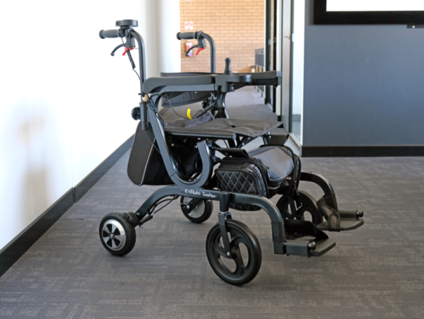 E-Traveller EVO TALL- Multifunctional Walker or Wheelchair - Image 3